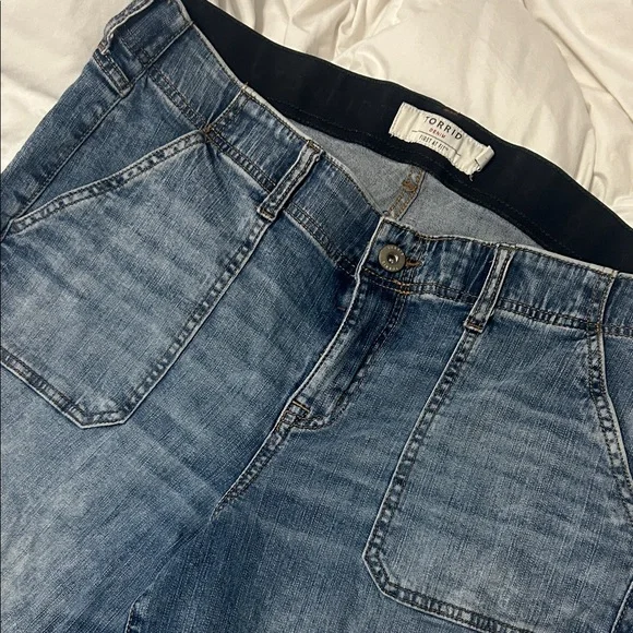 Torrid stretch Classic Blue Denim Jeans capris - Picture 2 of 4